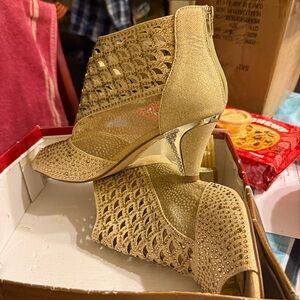 Chic Gold Women's Heels with Intricate Design